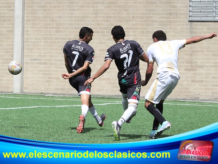 Reyes cae ante Ãguilas