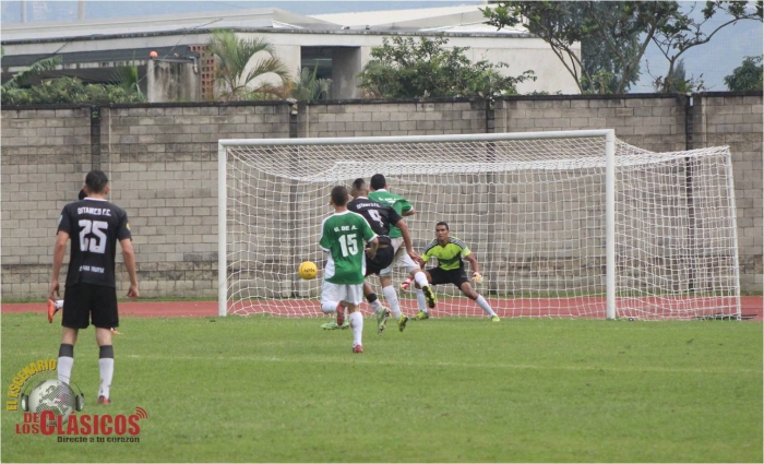 Los universitarios encontraron la clasificación en el estadio Ditaires
